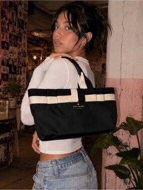 Kate Spade New York.Model: Barrow Street Anabel.